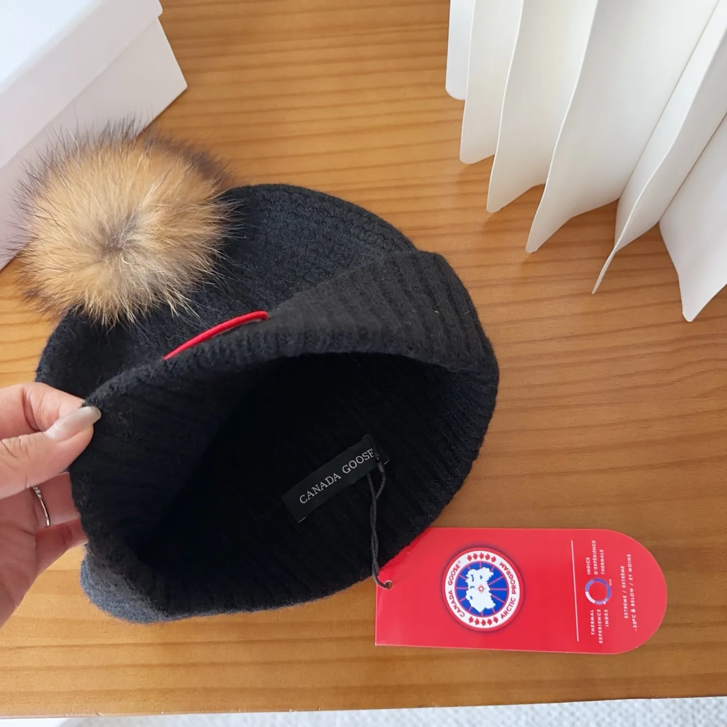 💰74 CANADA GOOSE Canada Goose winter warm cashmere cold hat. Rabbit wool material, thick feel, not easy to deform. Fashionable and versatile couple hat, imported embroidery logo, cashmere cotton yarn, head circumference: 55-58cm
